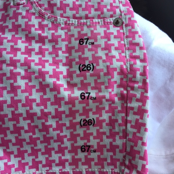 NWOT PINK & WHITE PATTERN SHORTS - Picture 4 of 4